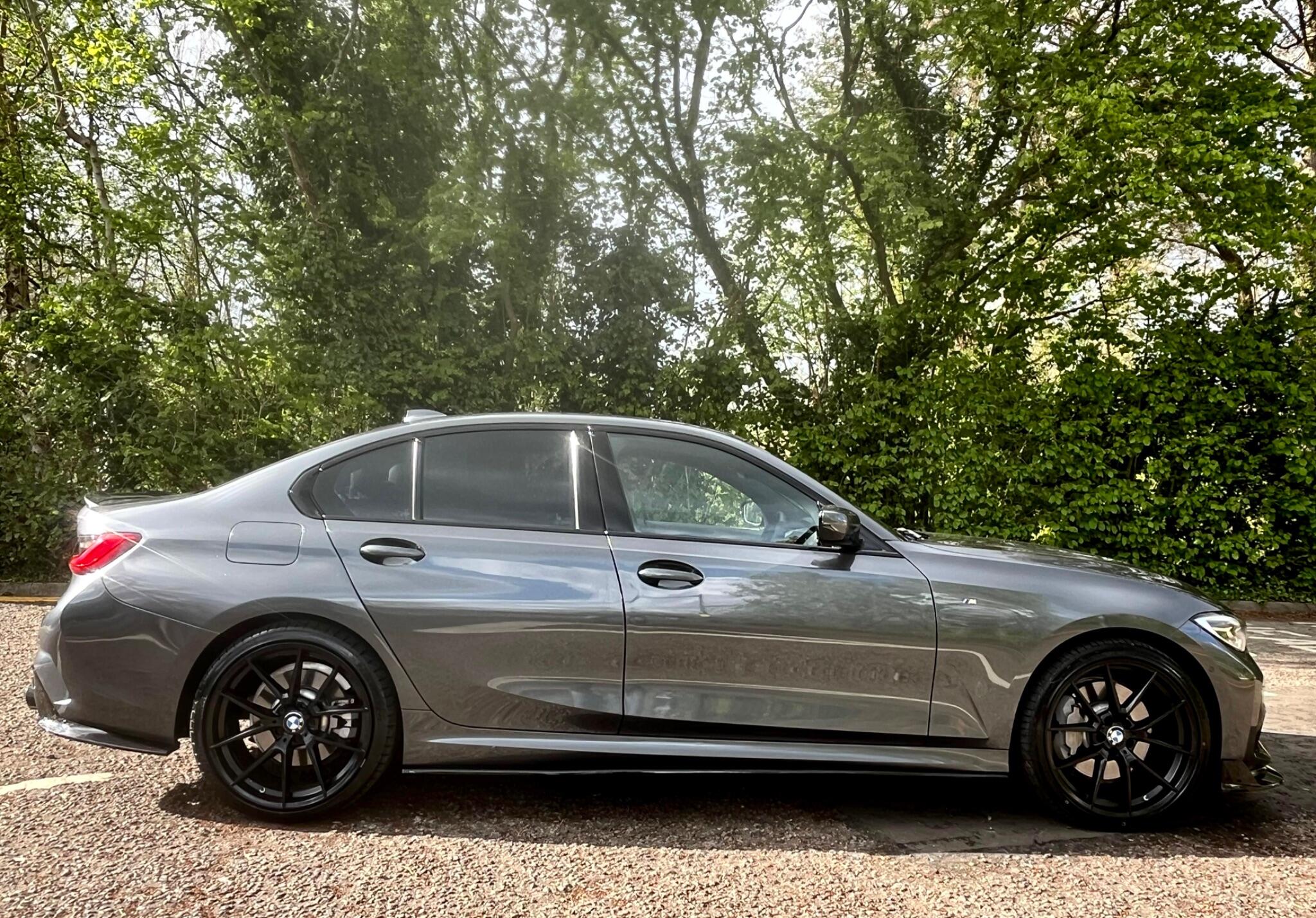 BMW 3 Series view 14