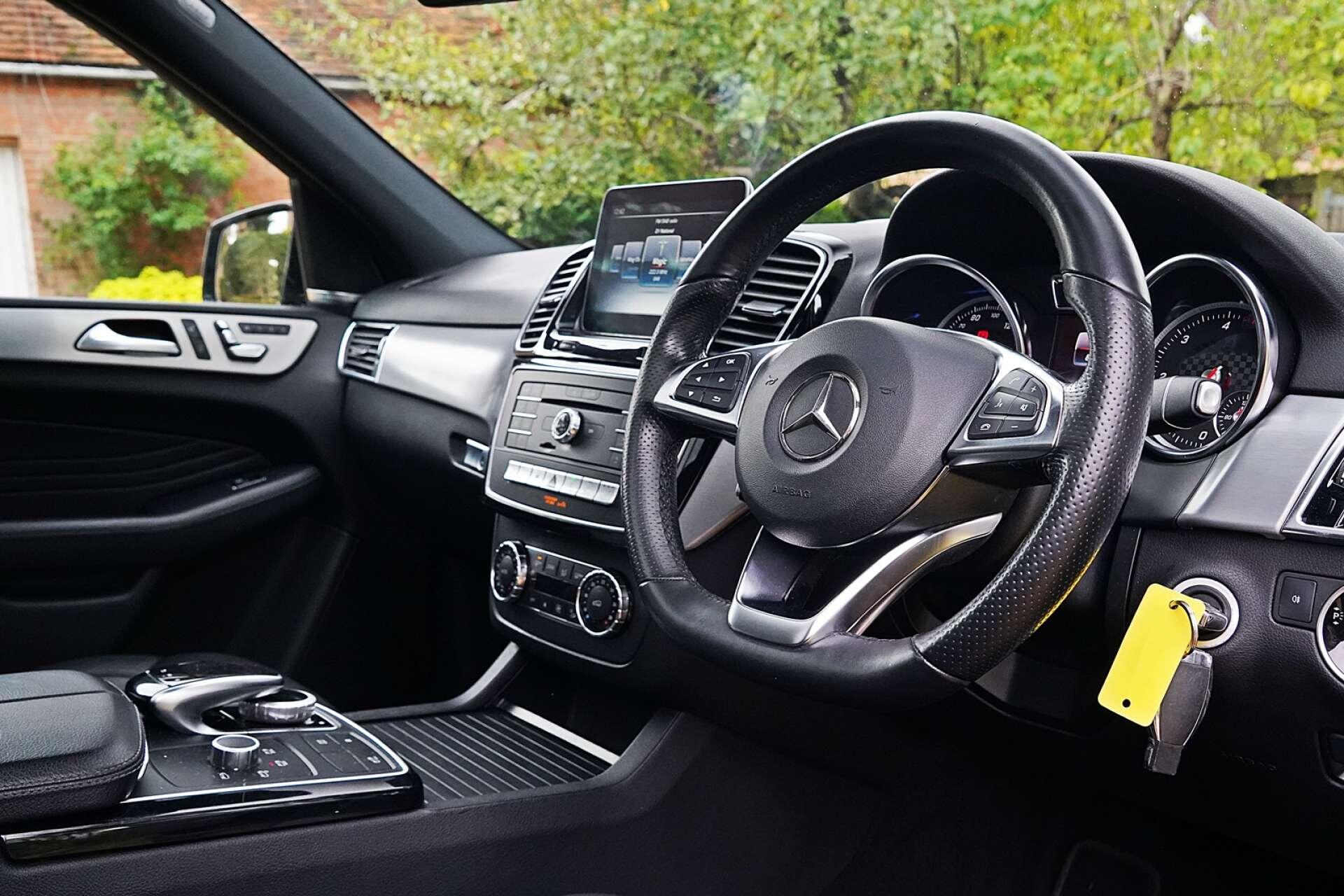Mercedes-Benz GLE view 12