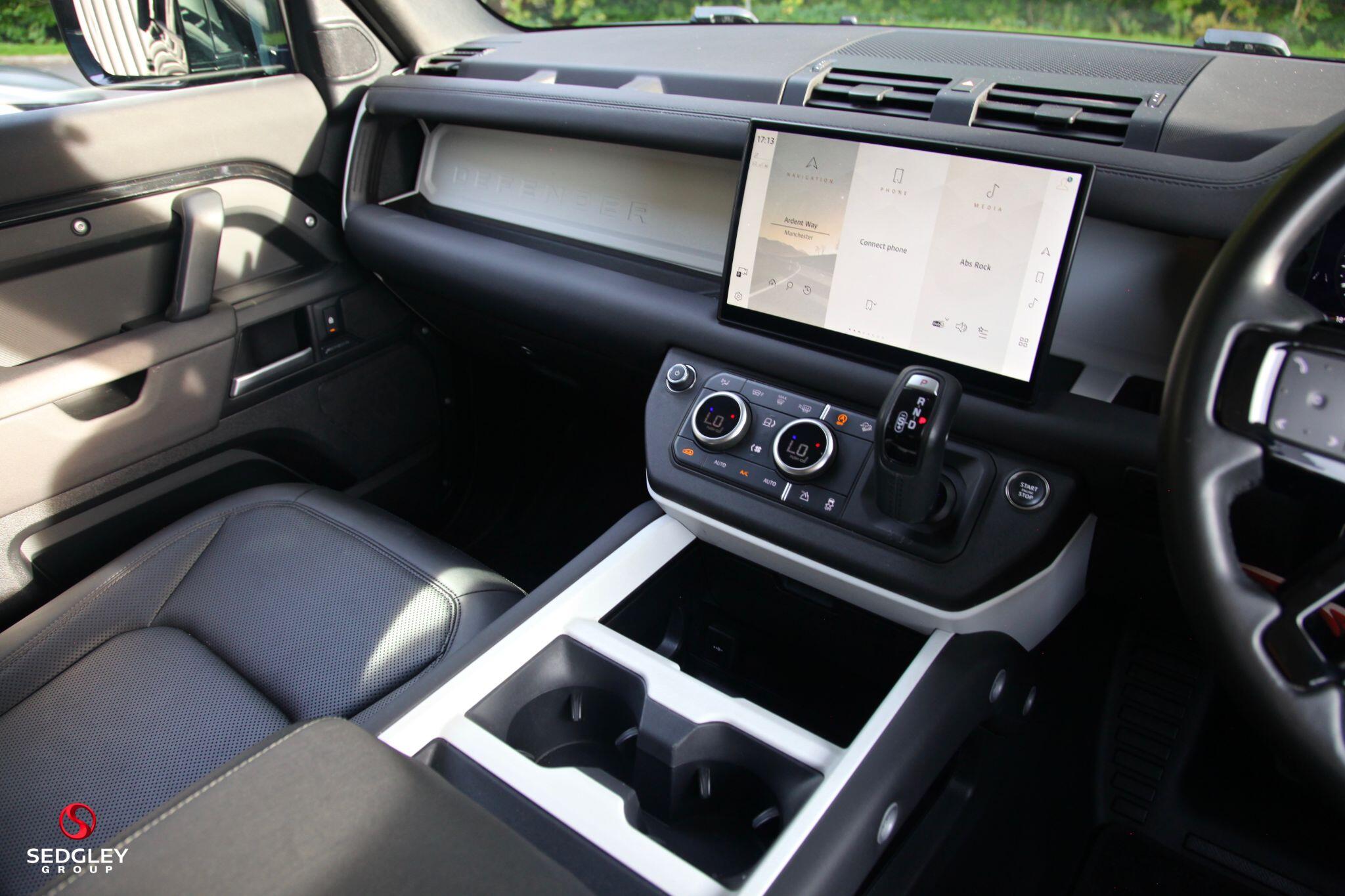 Land Rover Defender view 29