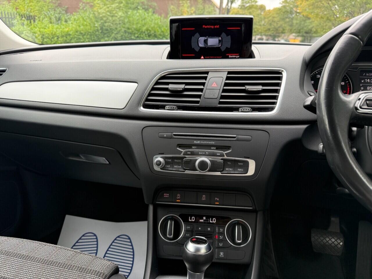 Audi Q3 view 15