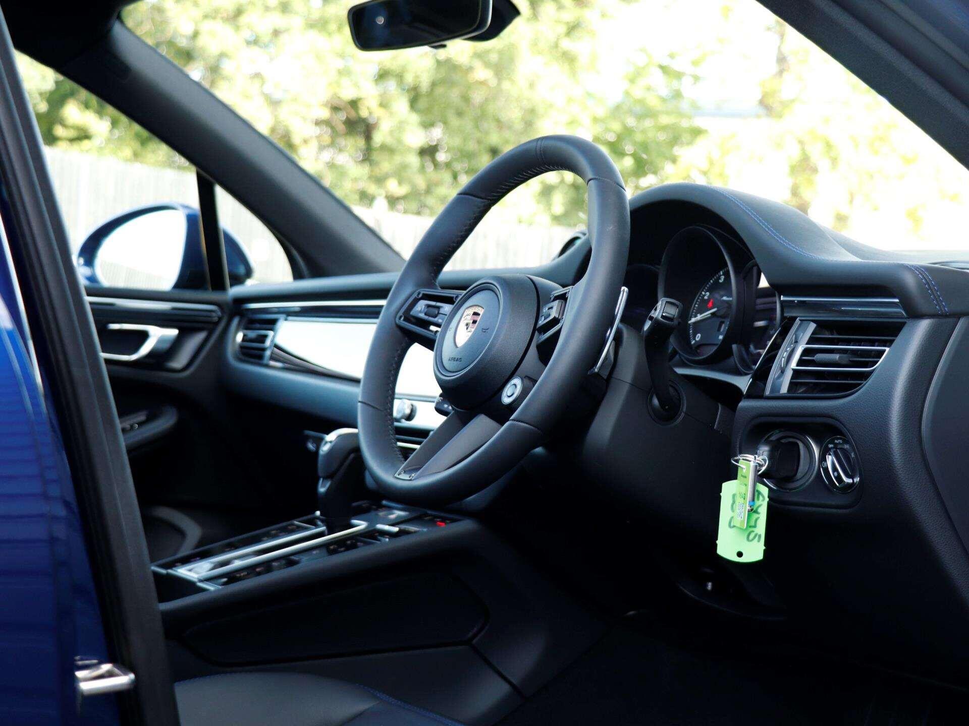 Porsche Macan view 12