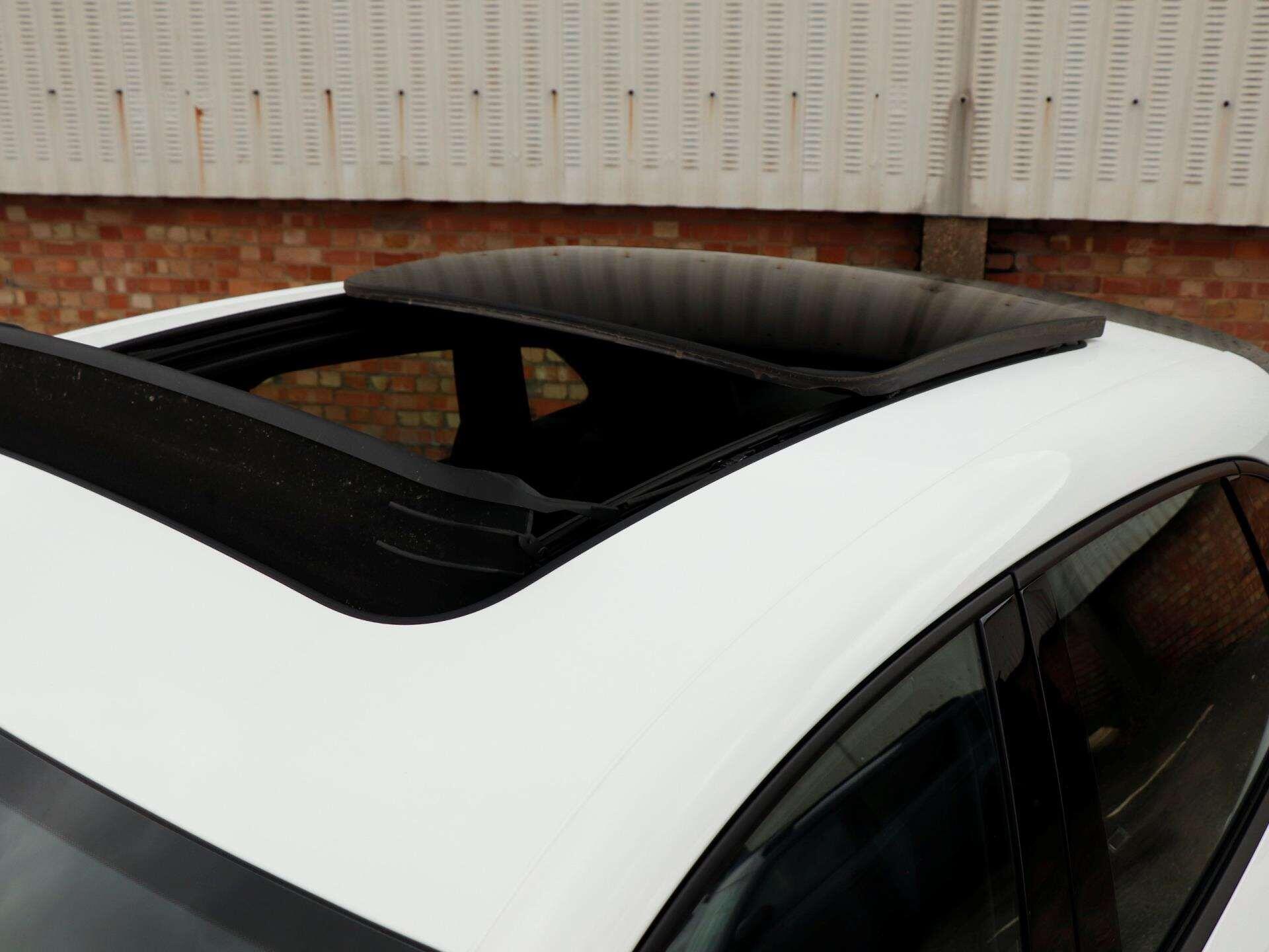 Porsche Macan view 31
