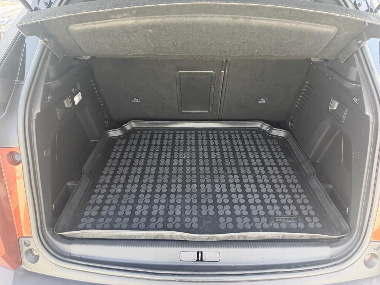Peugeot 3008 view 18