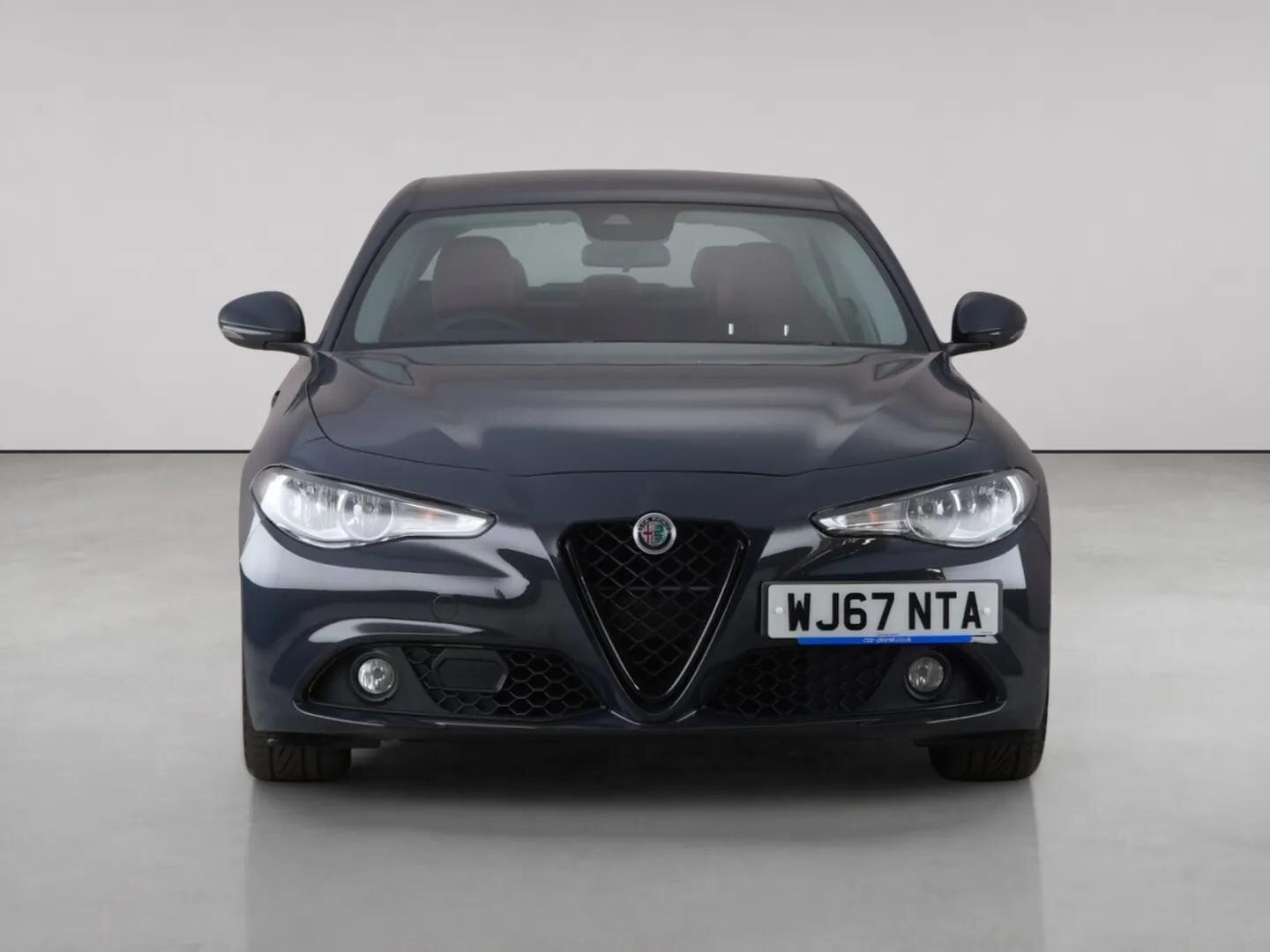 Alfa Romeo Giulia view 5