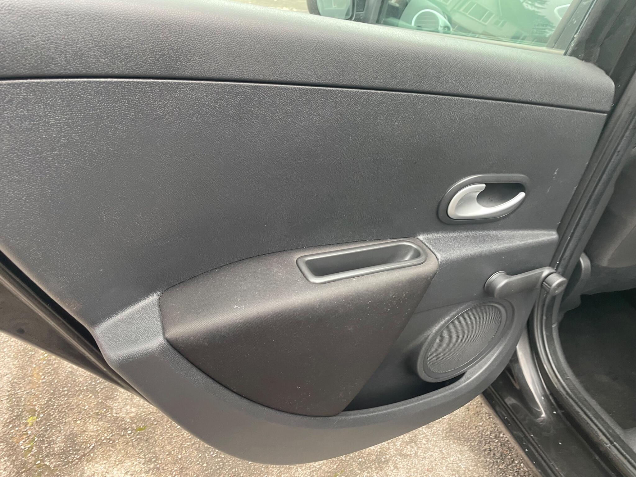 2011 Renault Clio image 46