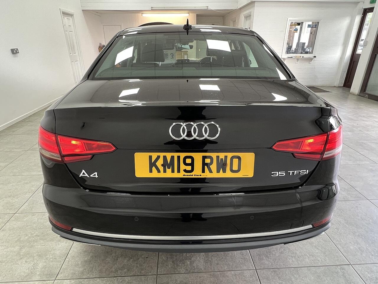 Audi A4 view 4