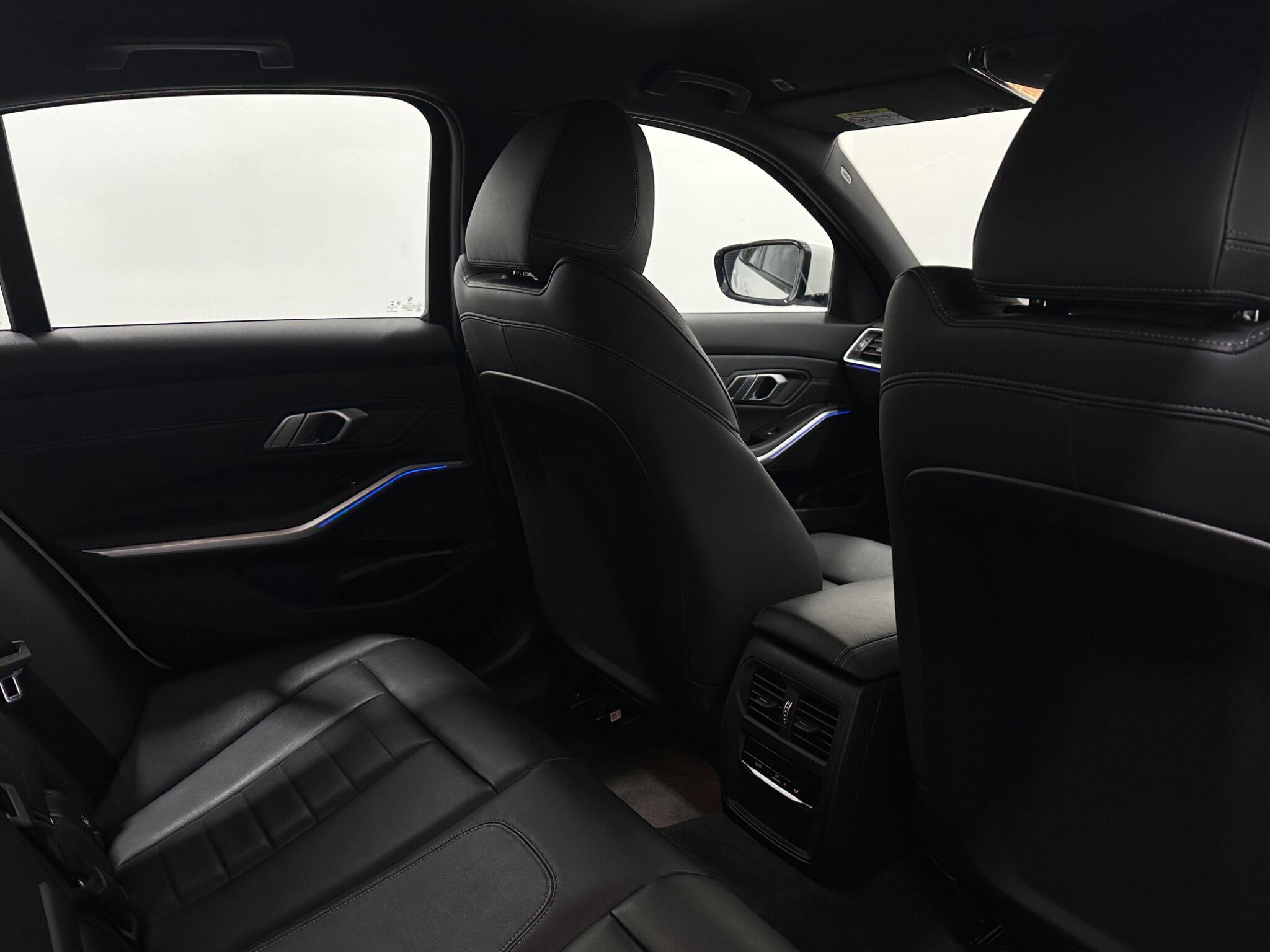 BMW 3 Series view 44