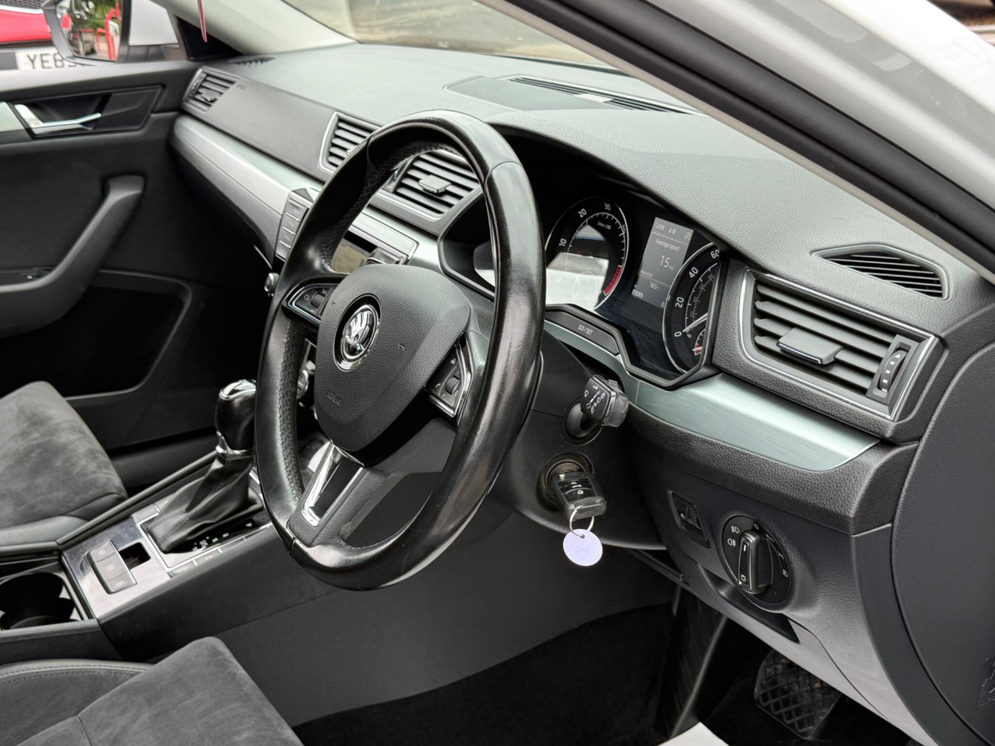 Skoda Superb - Image 34