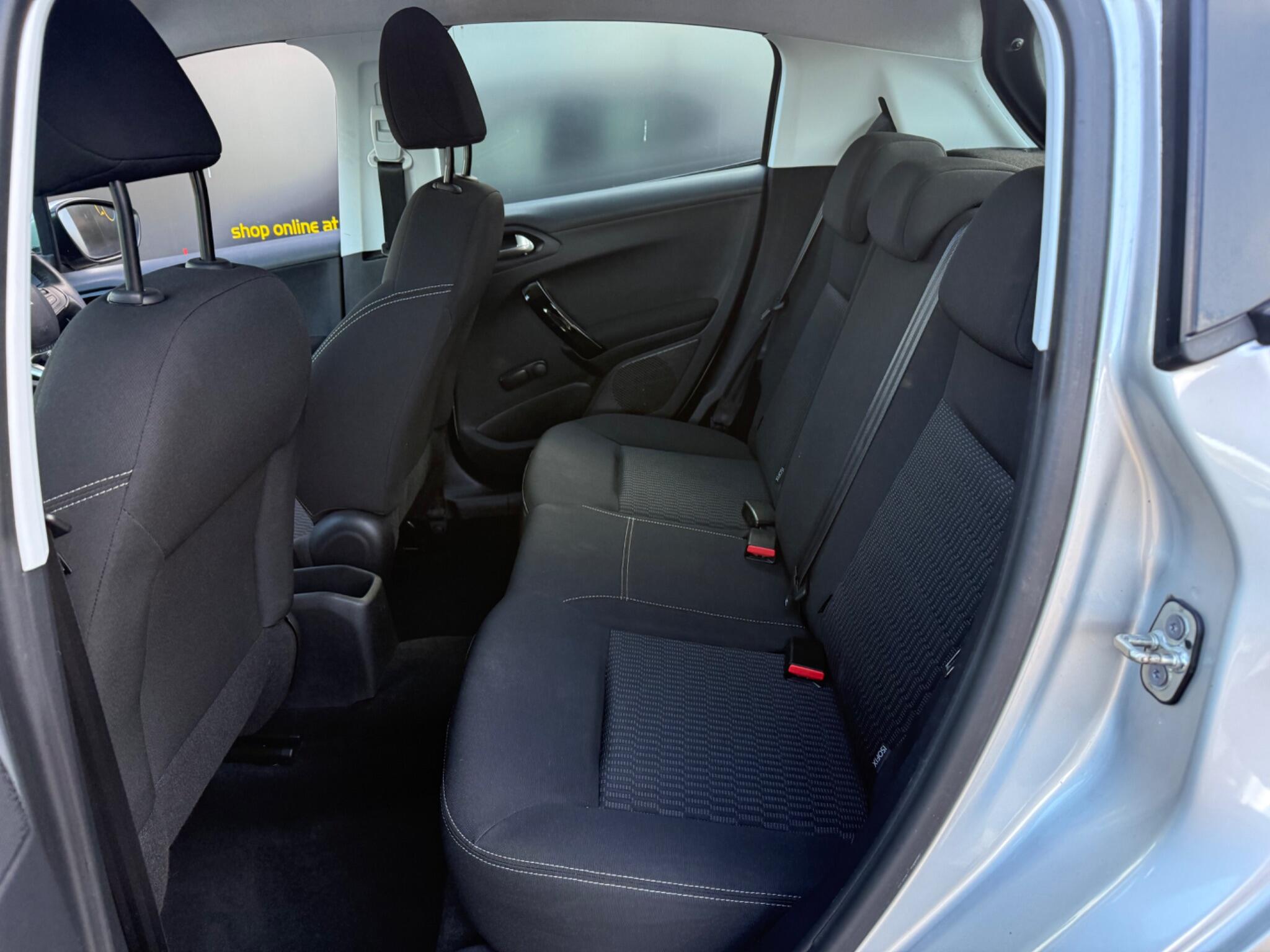 Peugeot 208 view 24