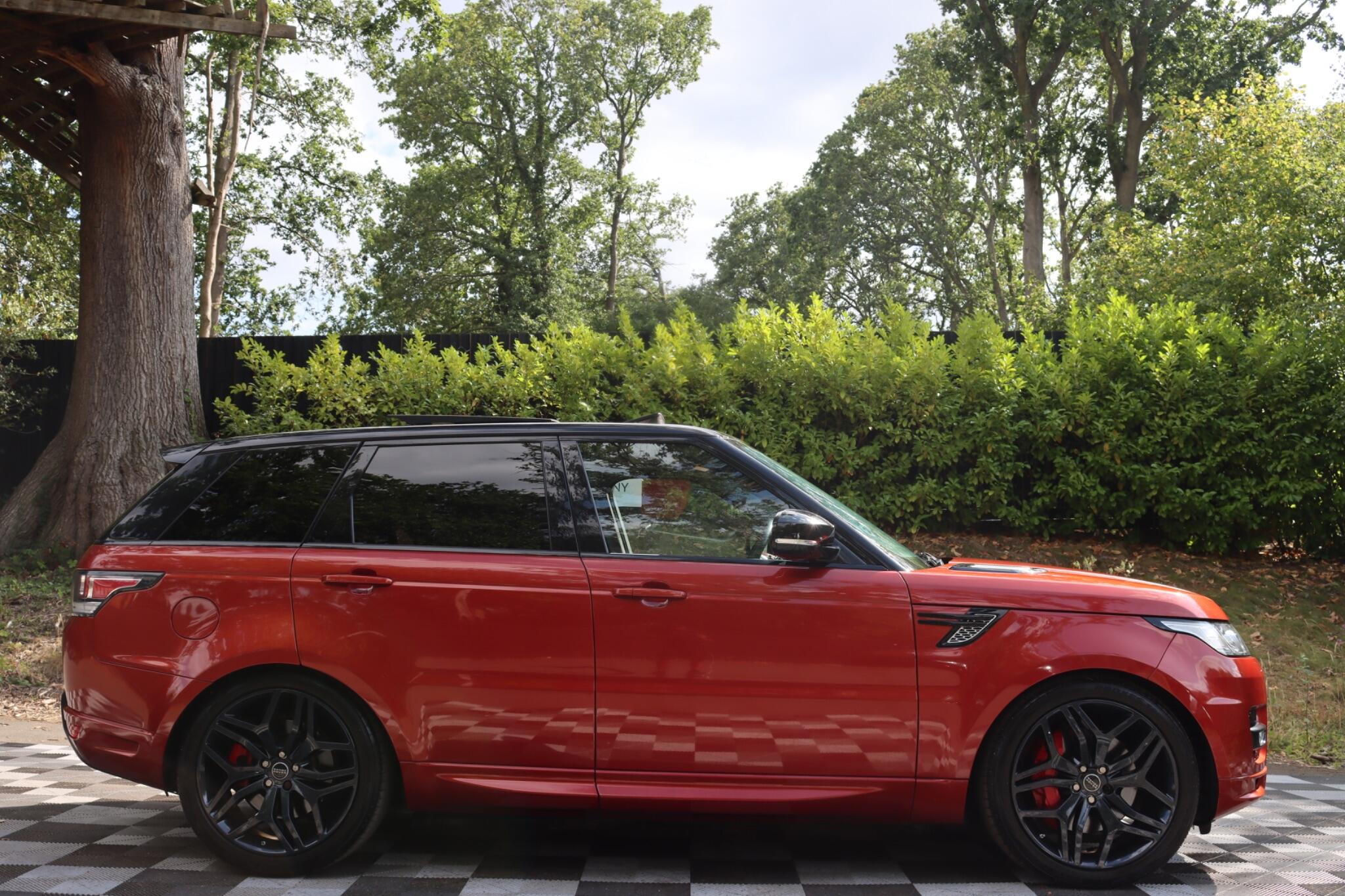 Land Rover Range Rover Sport view 2