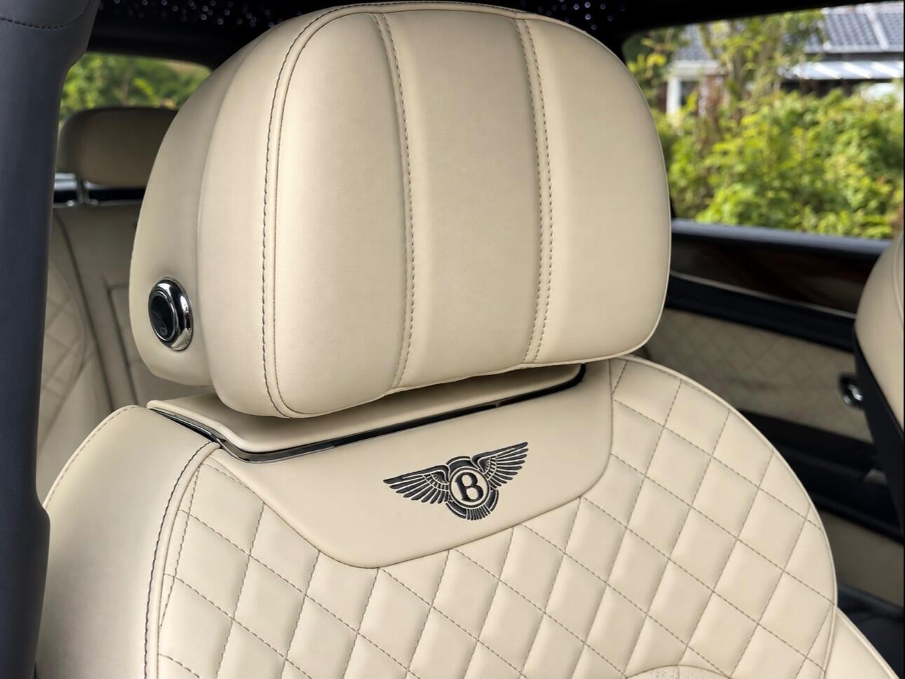 Bentley Bentayga view 25