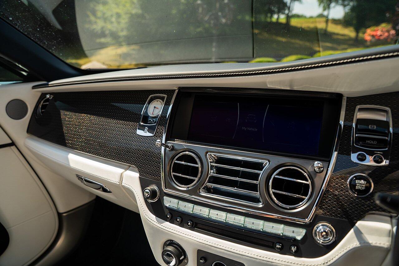 Rolls-Royce Dawn view 59