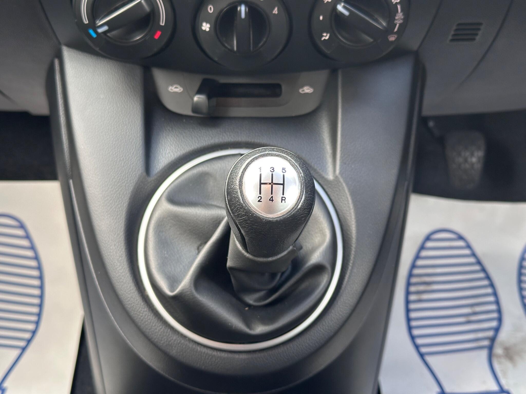 Mazda Mazda2 view 38