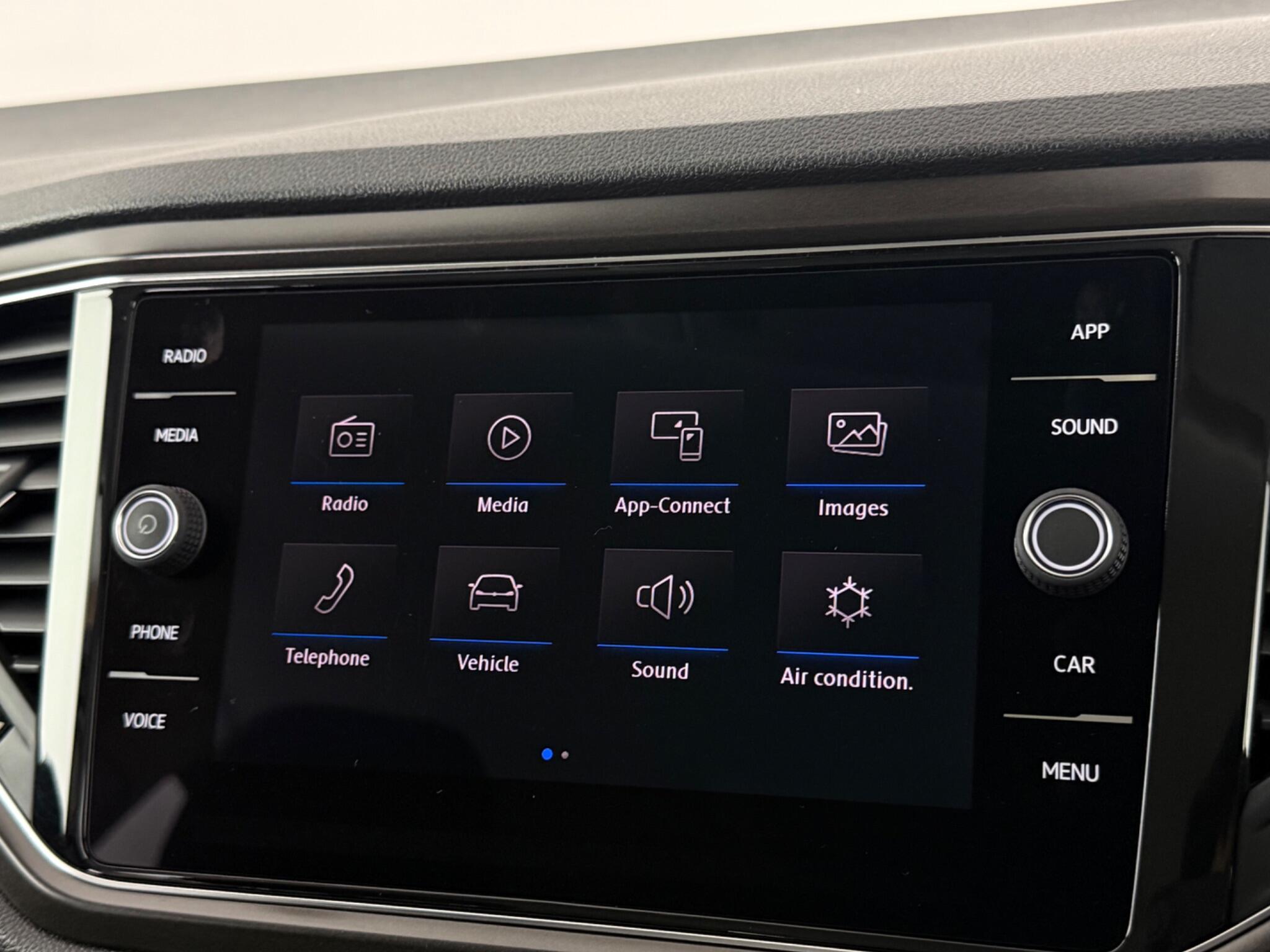 Volkswagen T-Roc view 25