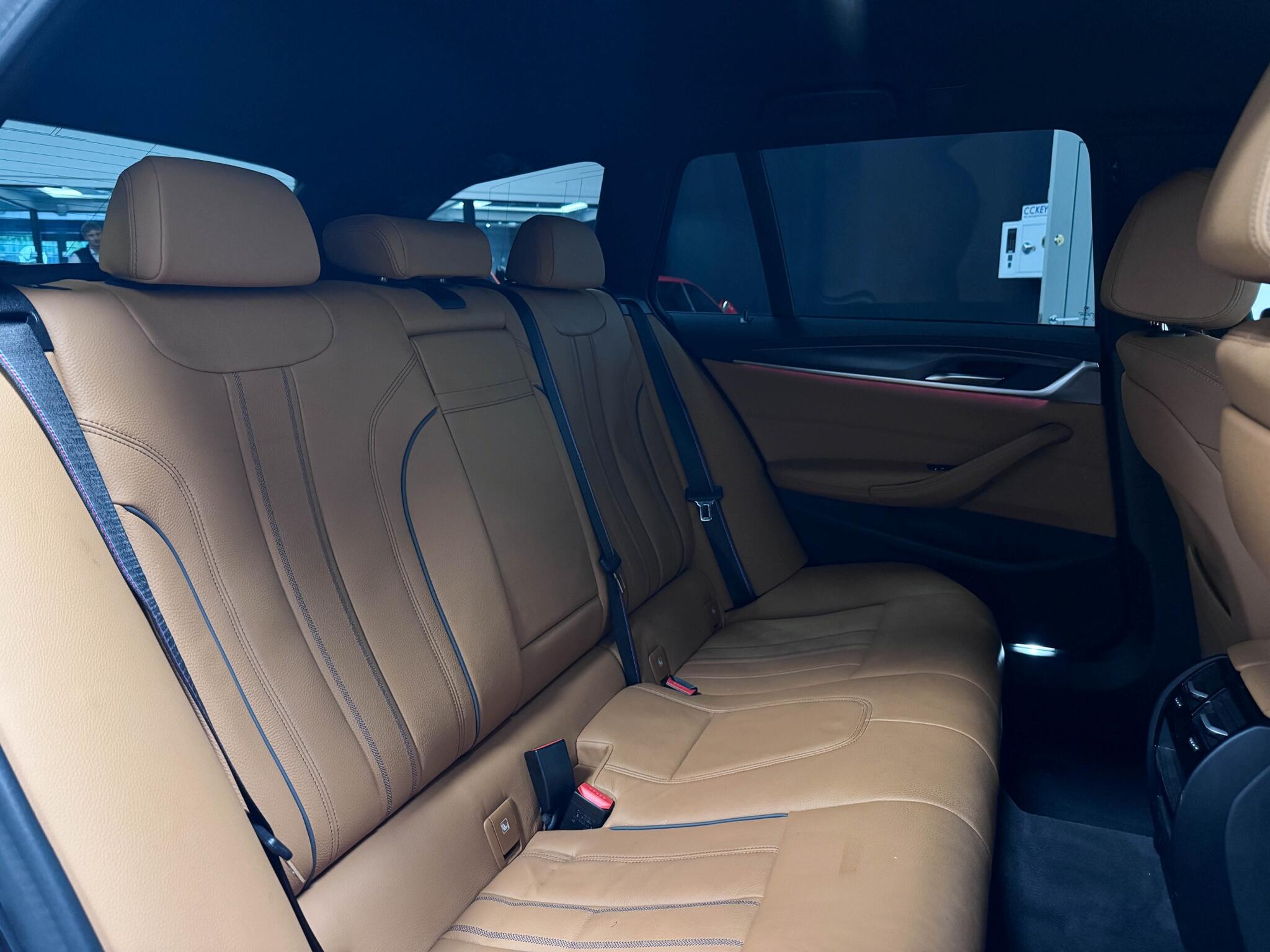 BMW 5 Series view 11