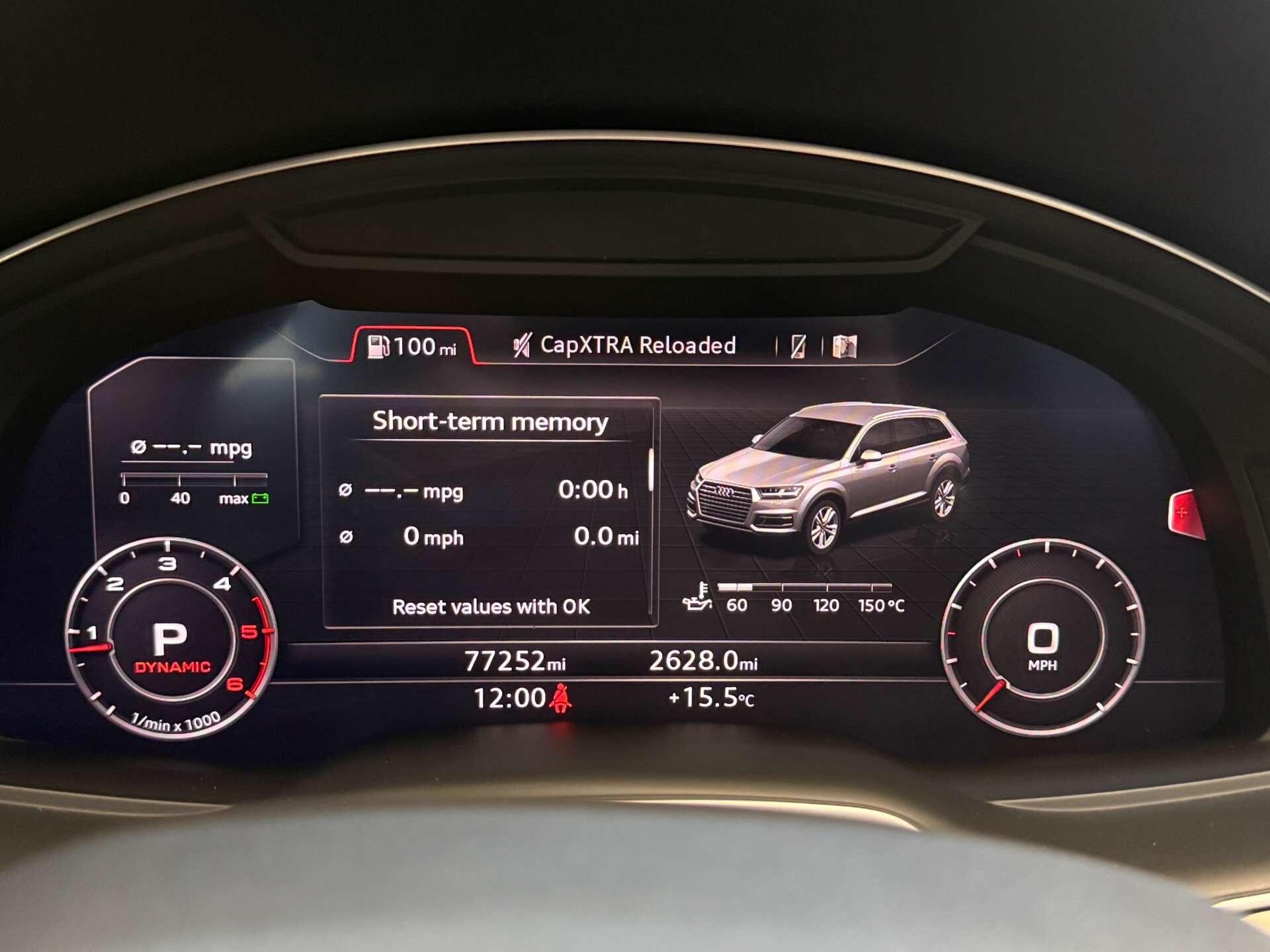 Audi Q7 view 25