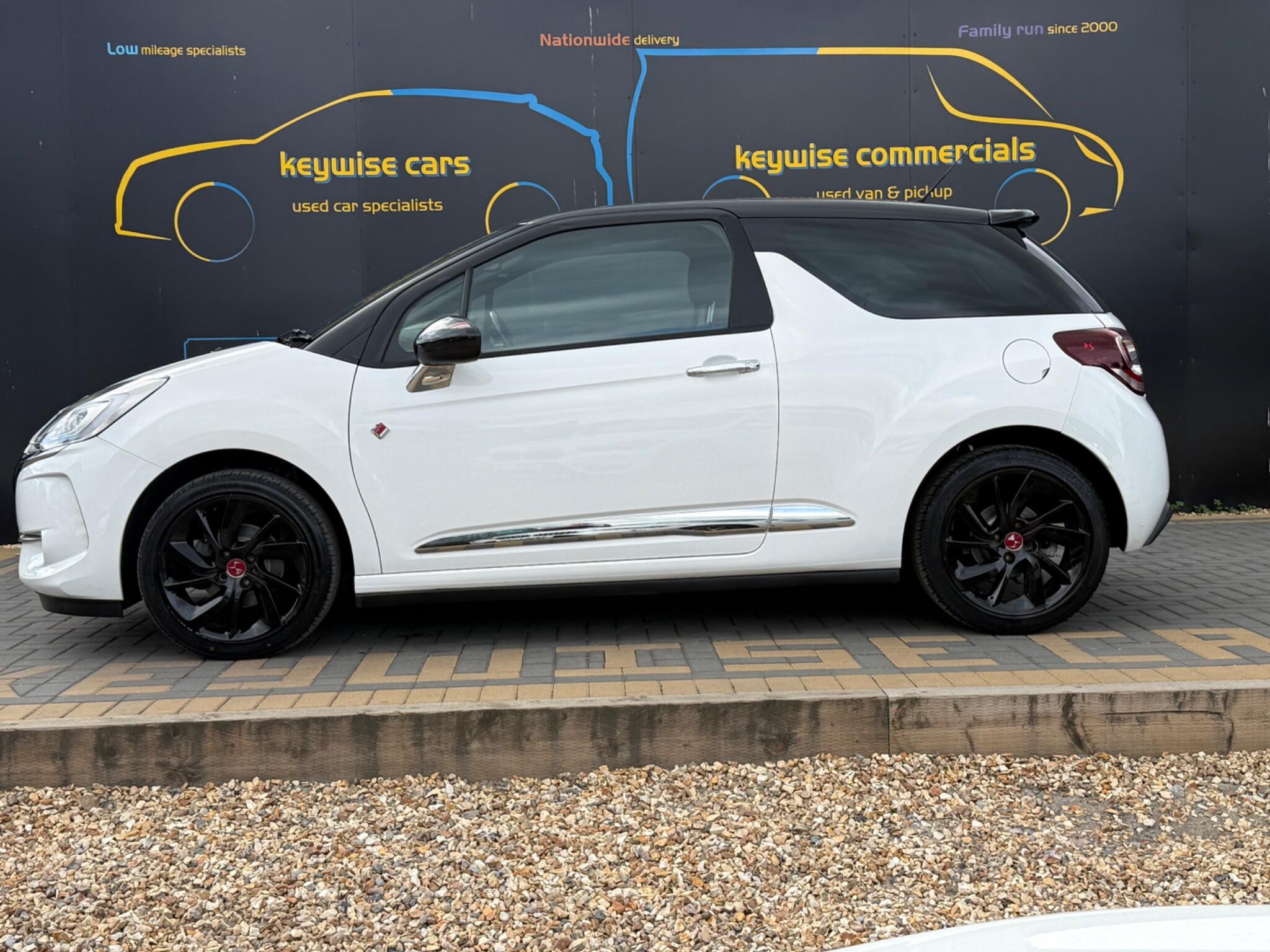 DS Automobiles DS 3 view 2
