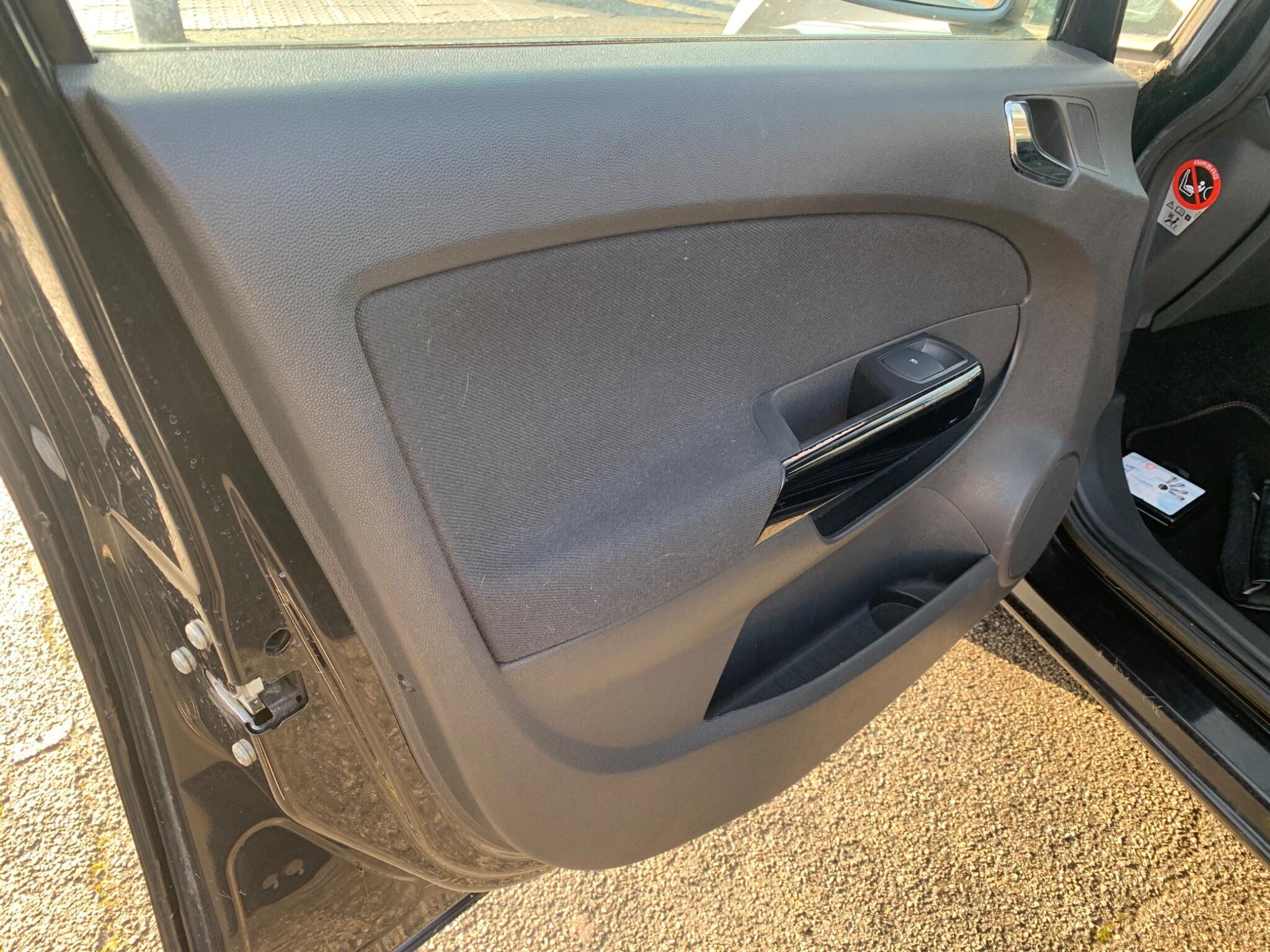2009 Vauxhall Corsa image 36