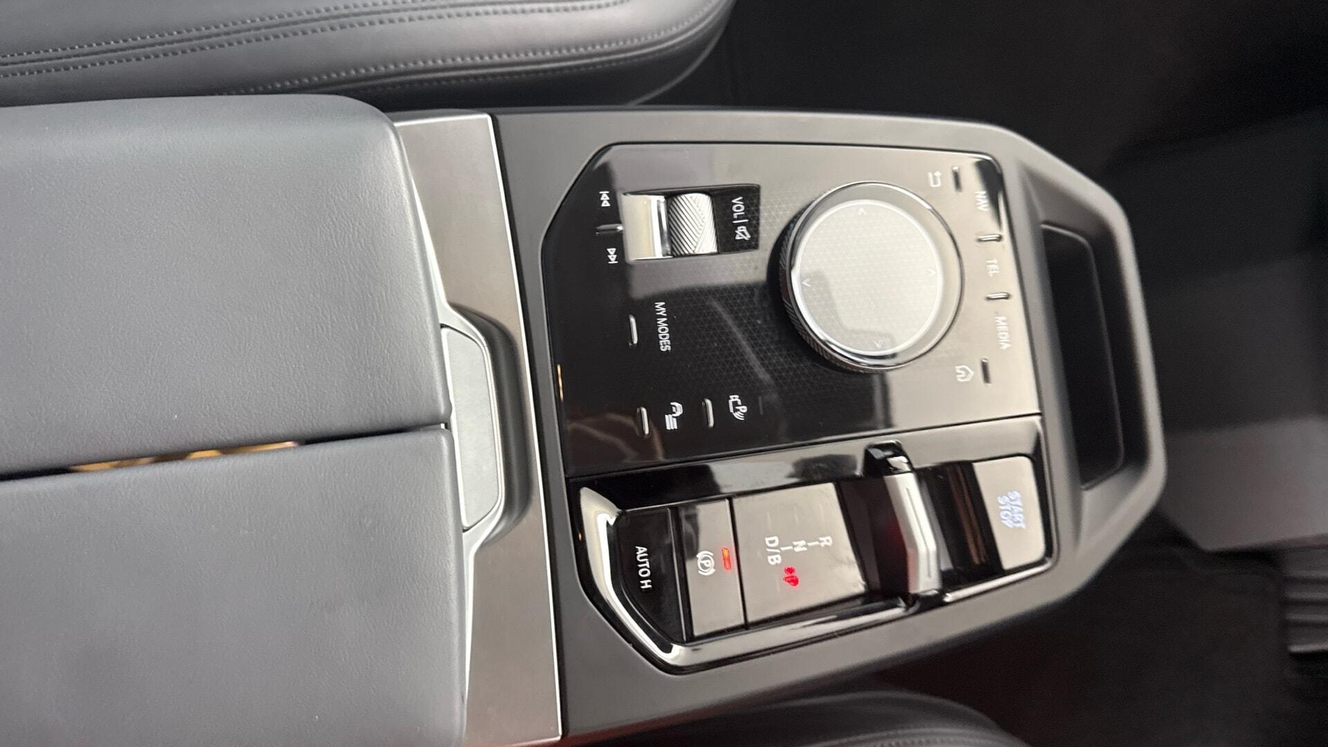 BMW iX view 10