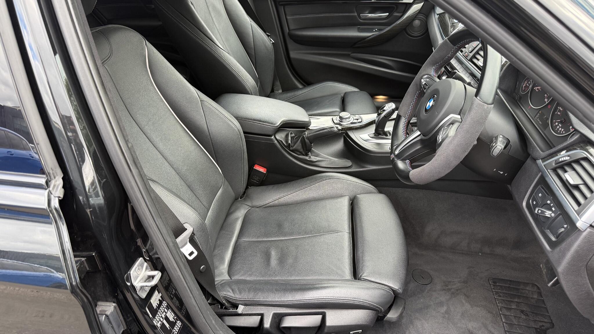 BMW 3 Series view 24