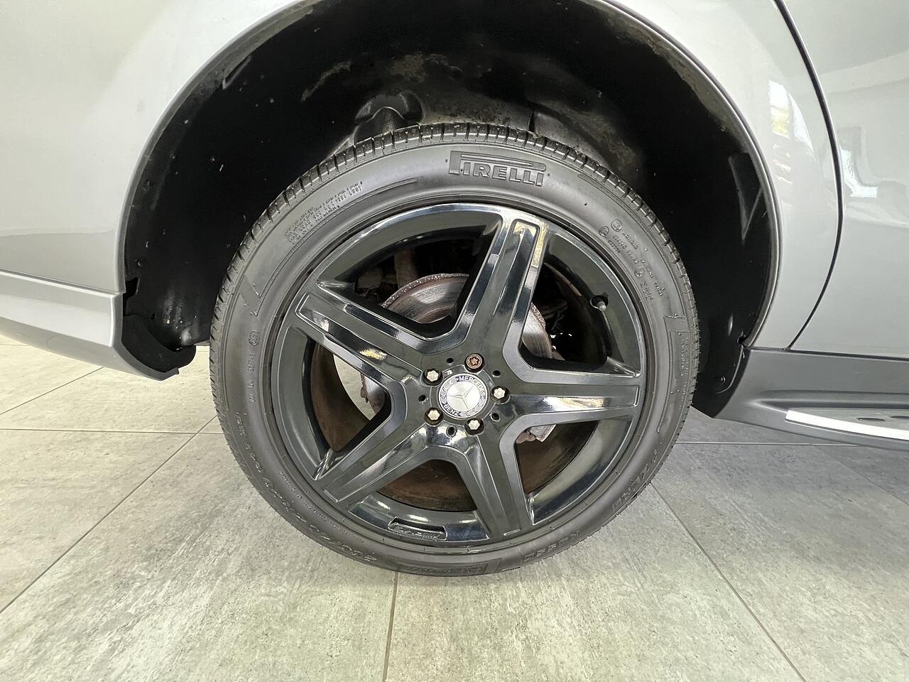 Mercedes-Benz M-Class view 21