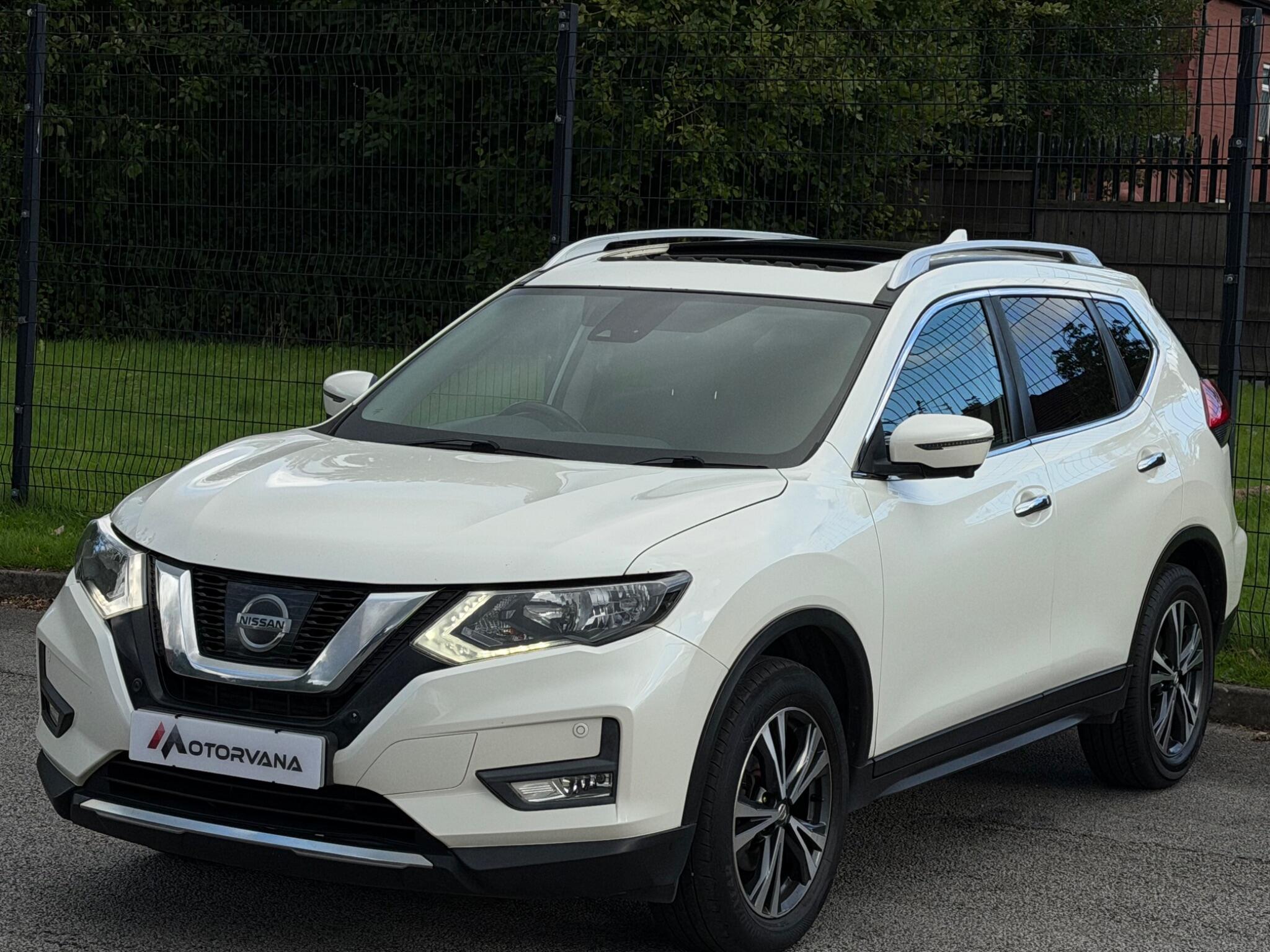 Nissan X-Trail view 3