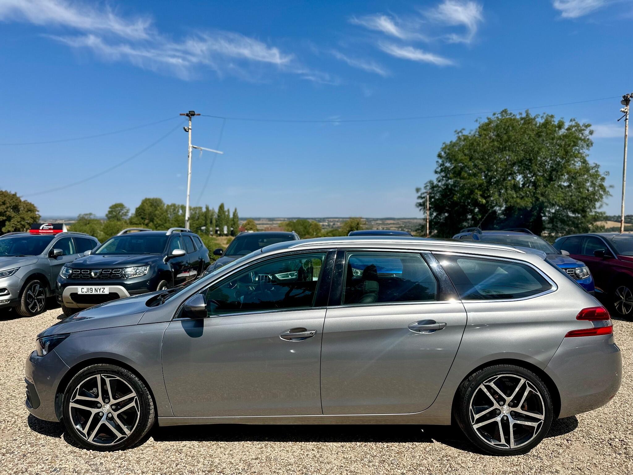 Peugeot 308 view 8