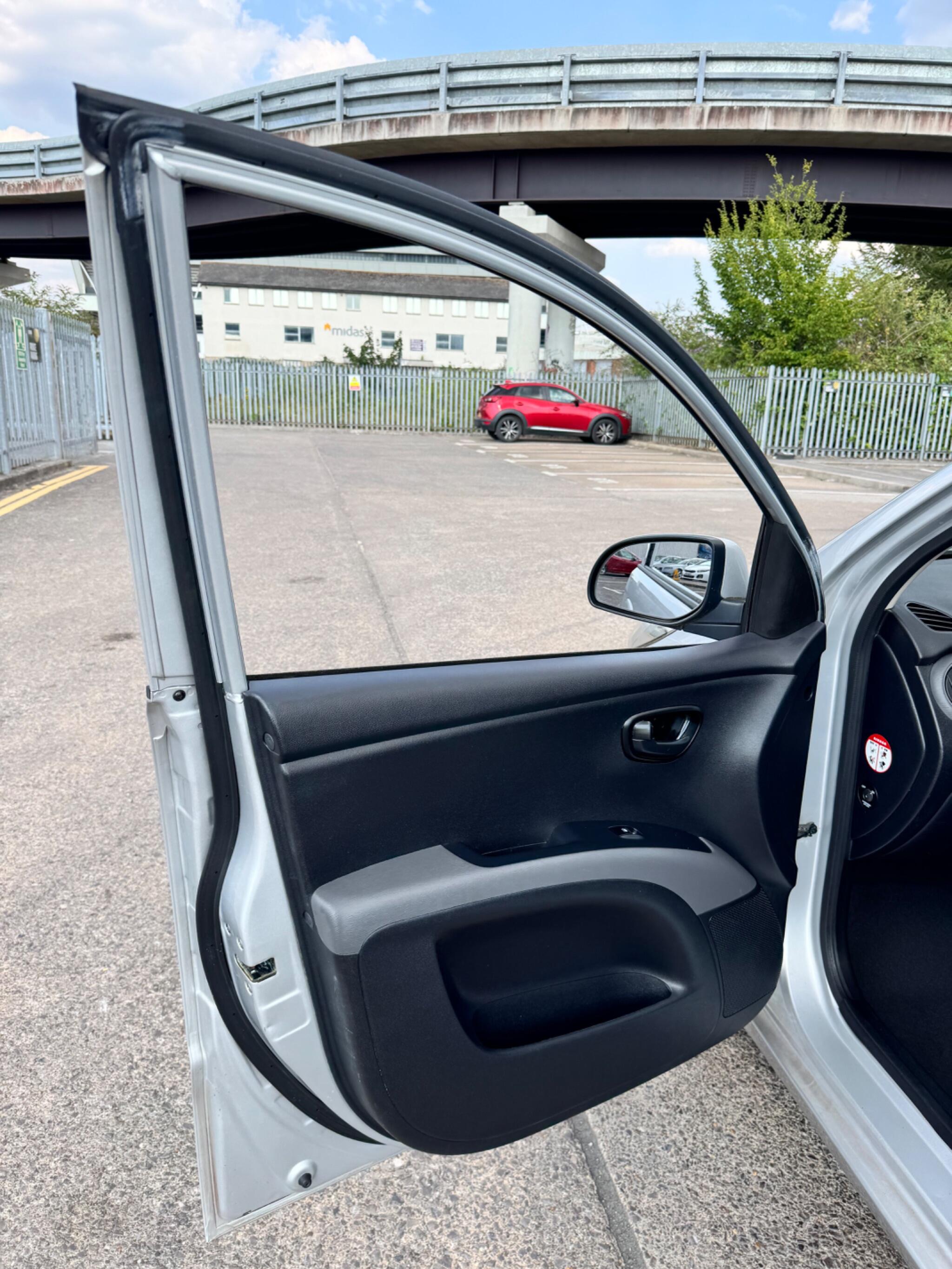 Hyundai I10 view 32