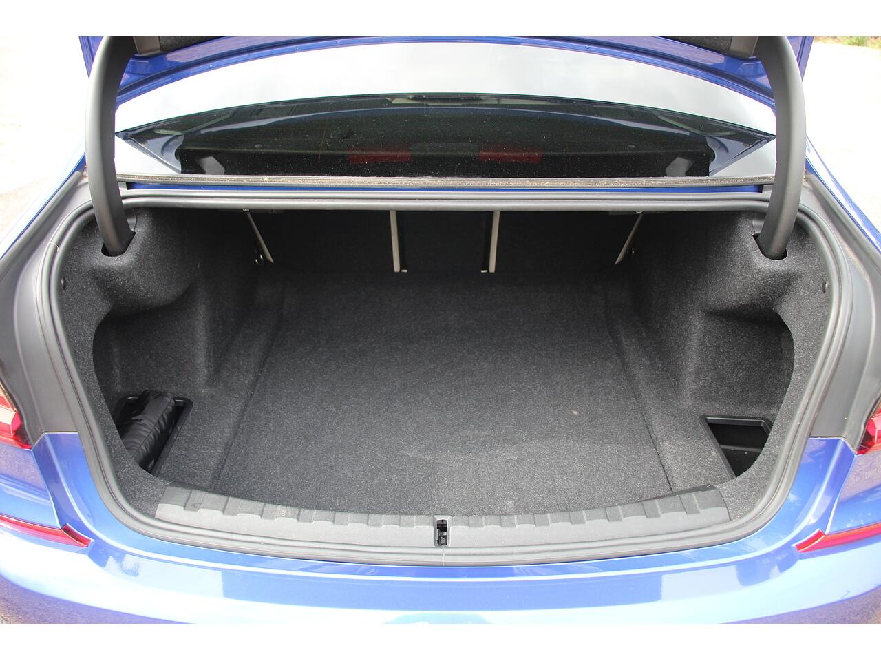 BMW 3 Series view 35