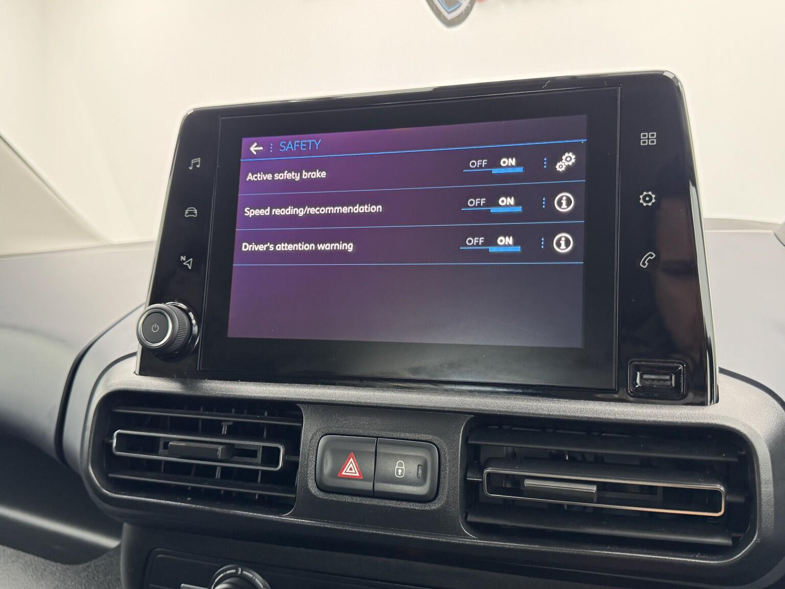 Peugeot Rifter view 20