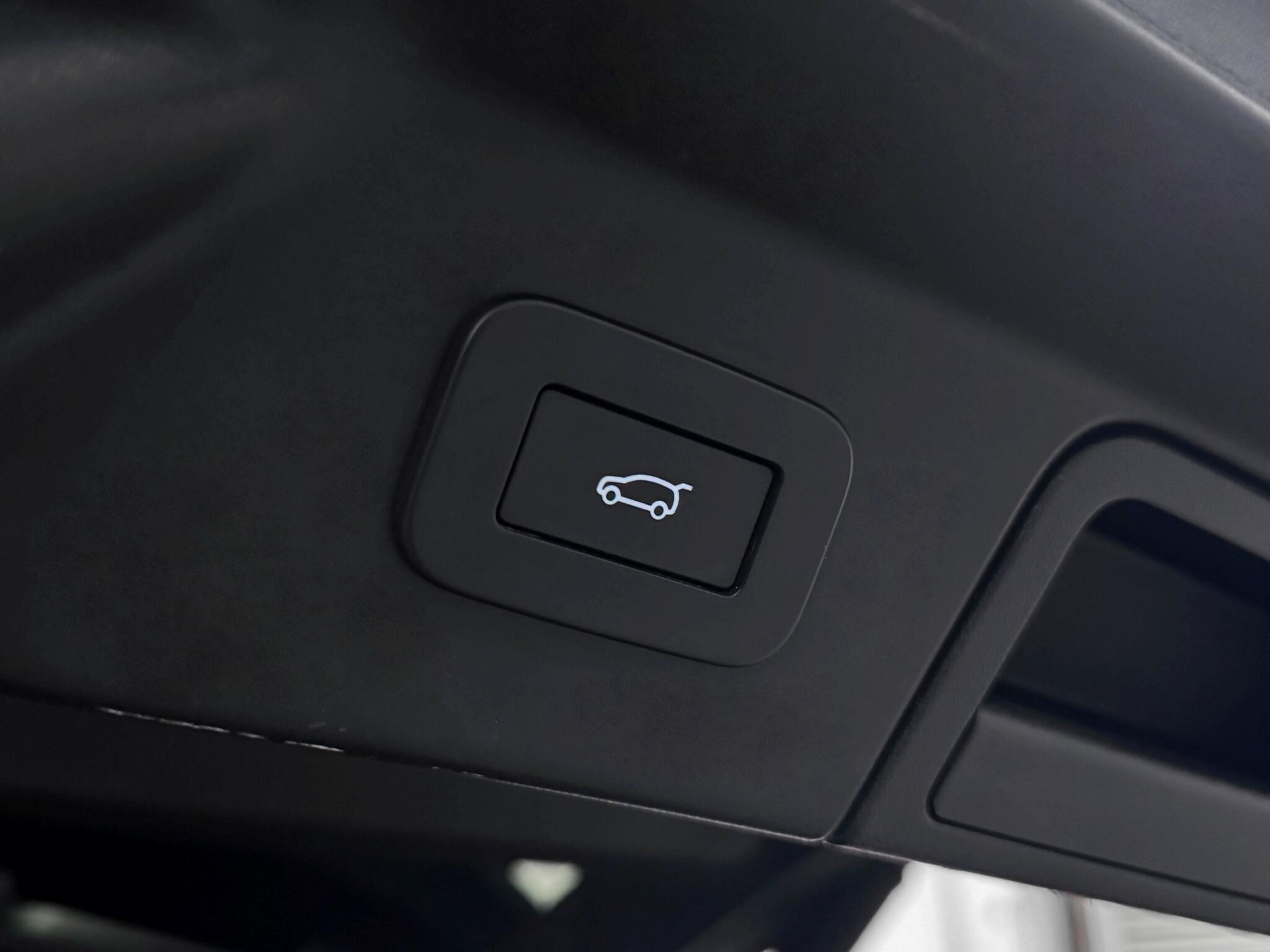 Land Rover Range Rover Velar view 70