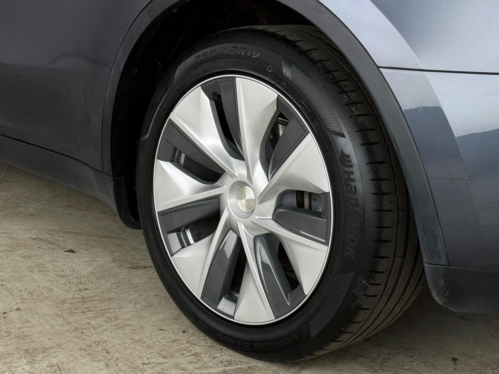 Tesla Model Y view 9