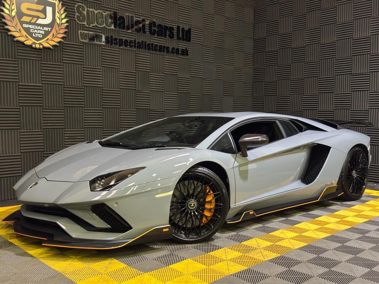 Lamborghini Aventador view 31