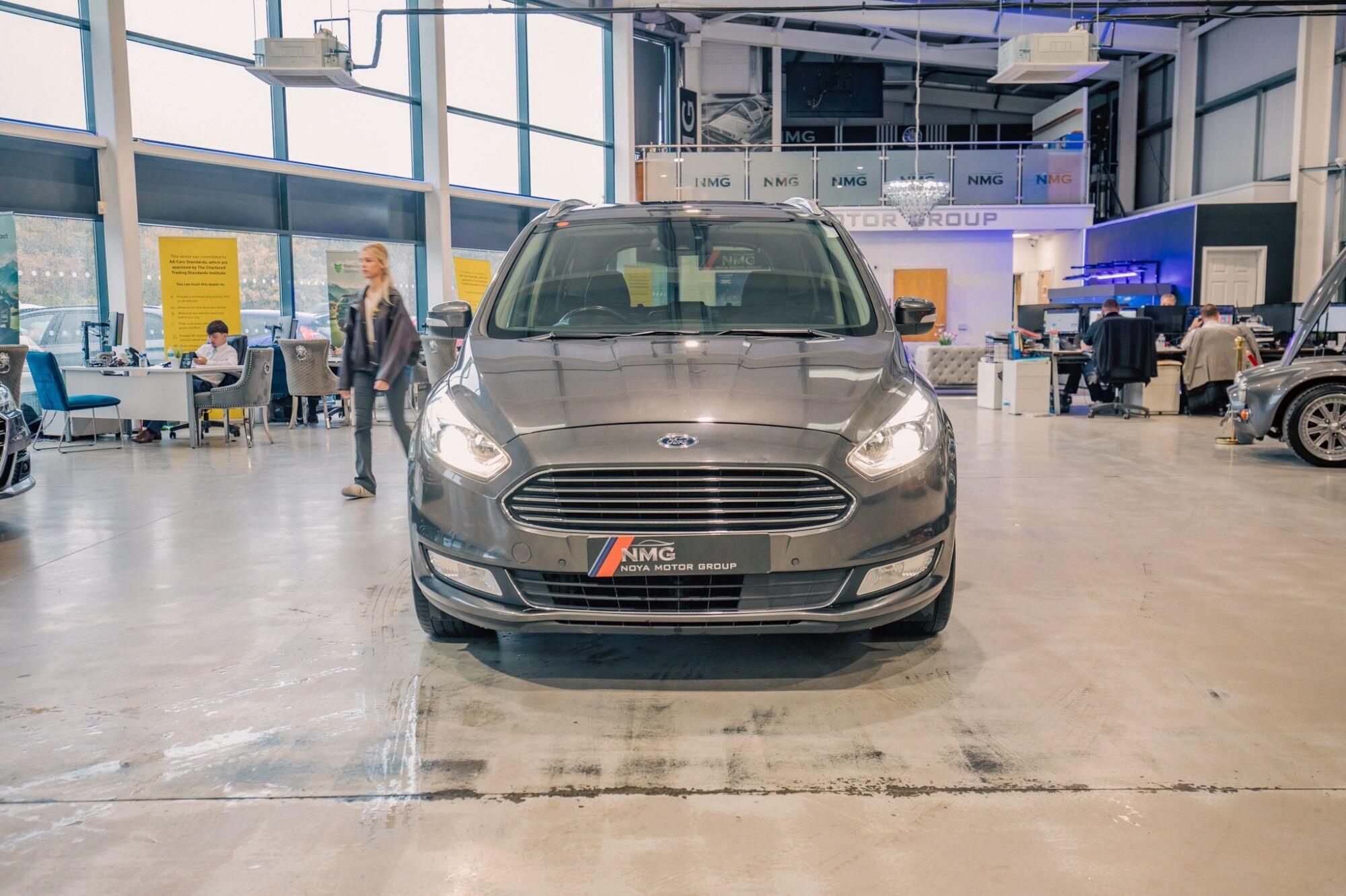 Ford Galaxy view 23
