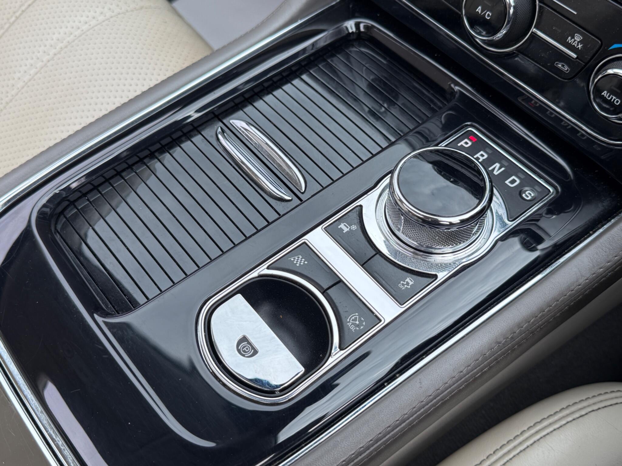 Jaguar XJ - Image 69