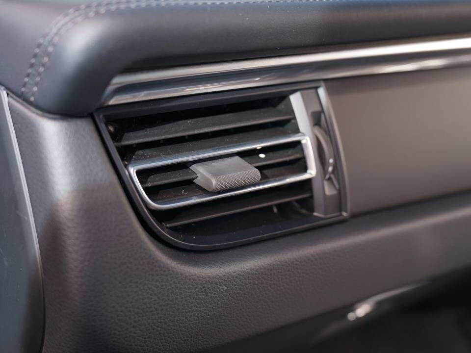 Porsche Macan view 22