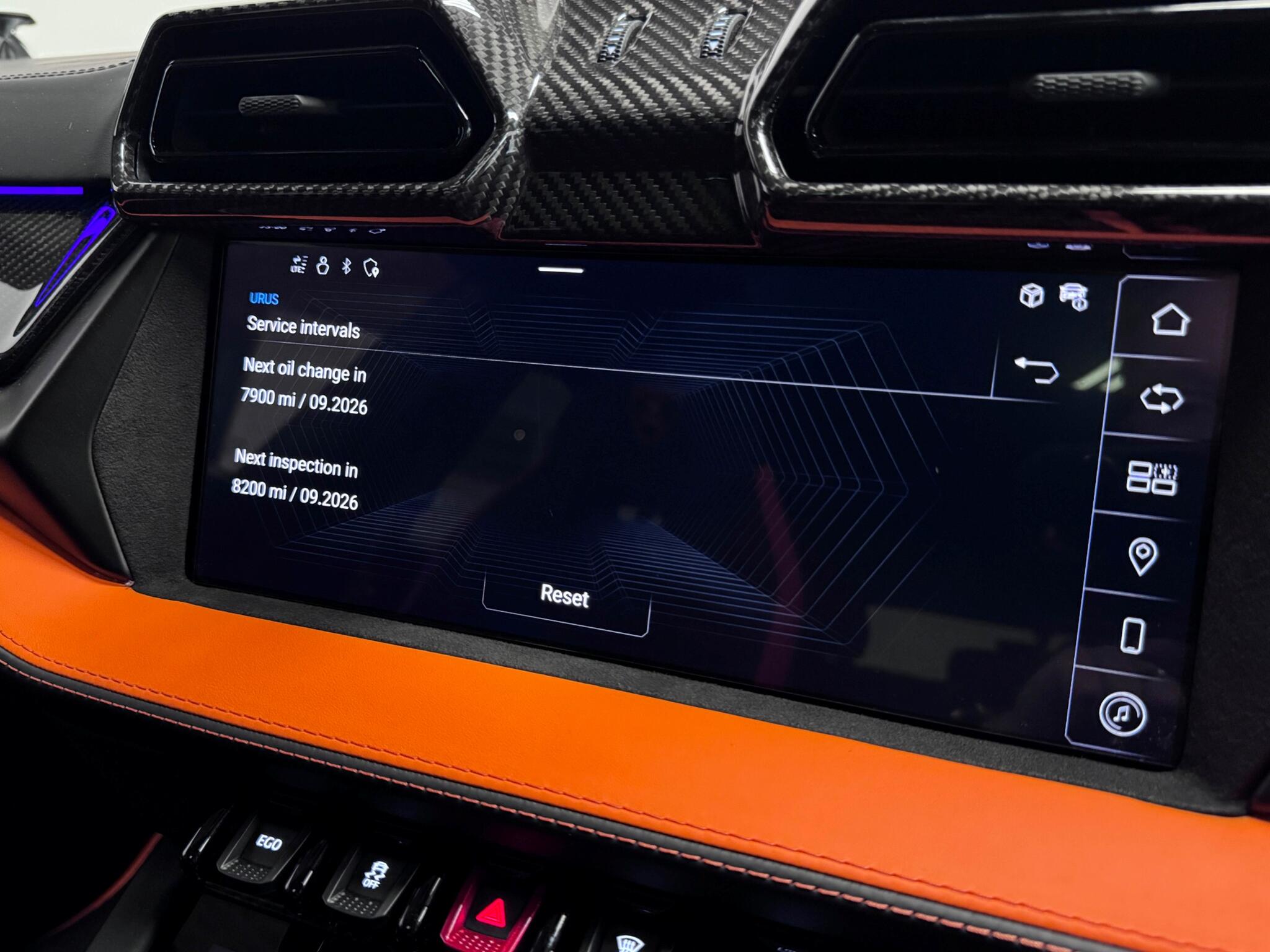 Lamborghini Urus view 60