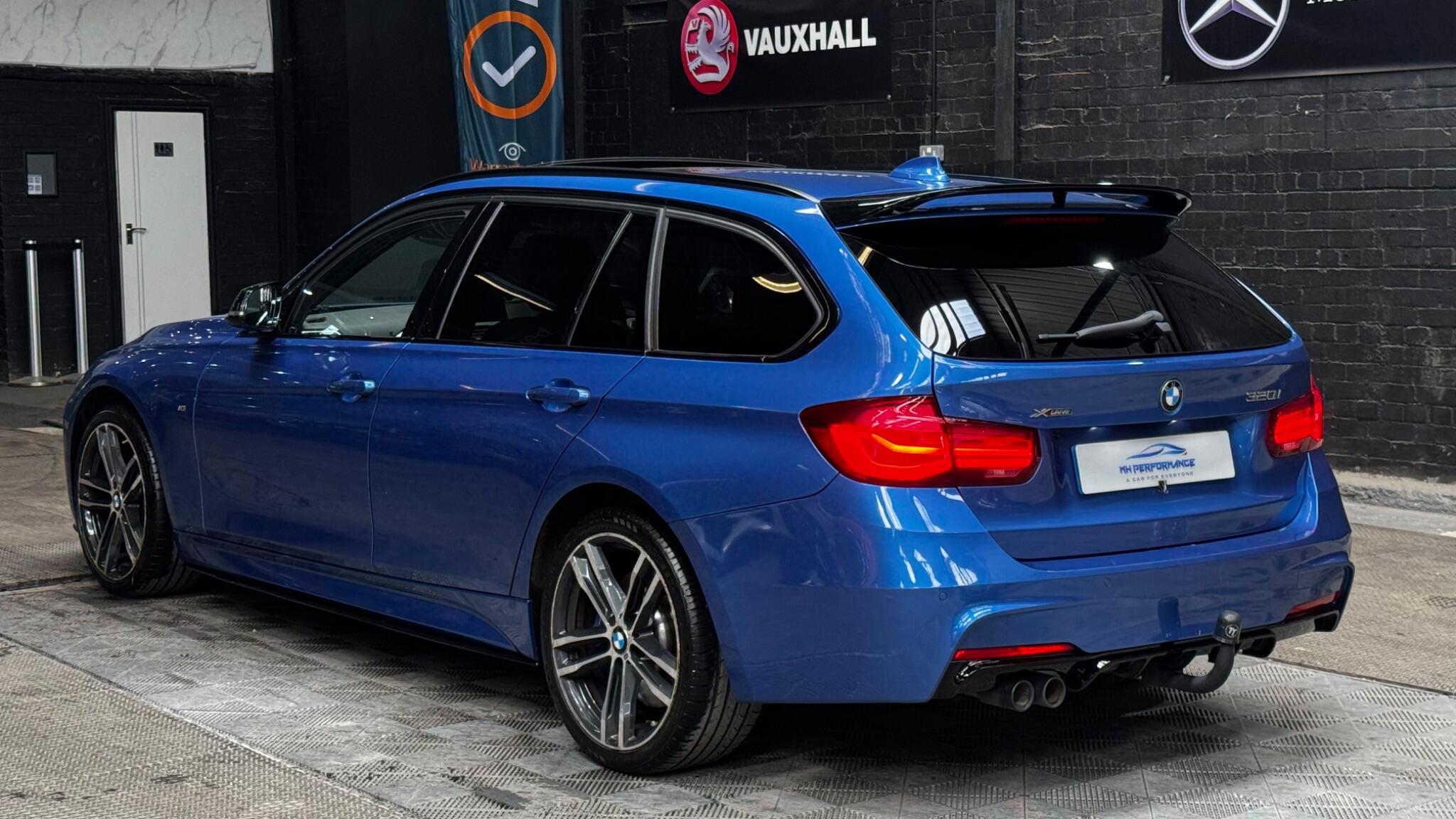 BMW 3 Series view 44