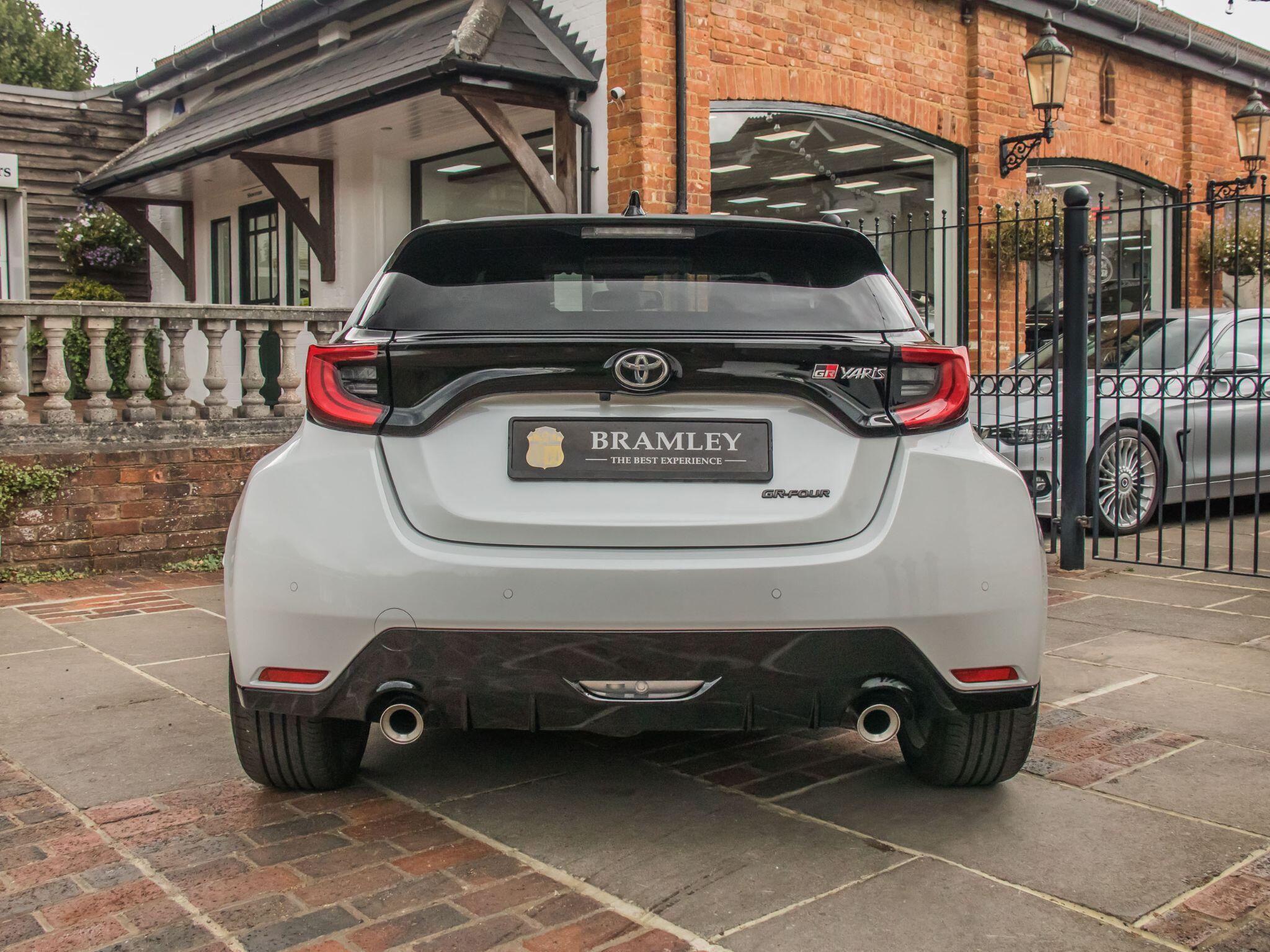 Toyota Yaris view 8
