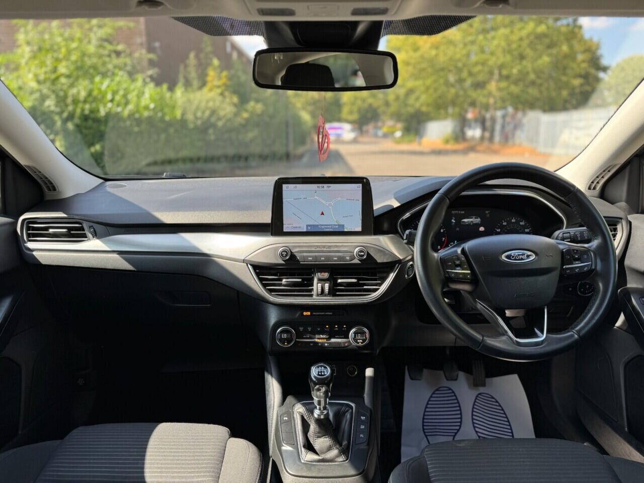 Ford Focus view 9