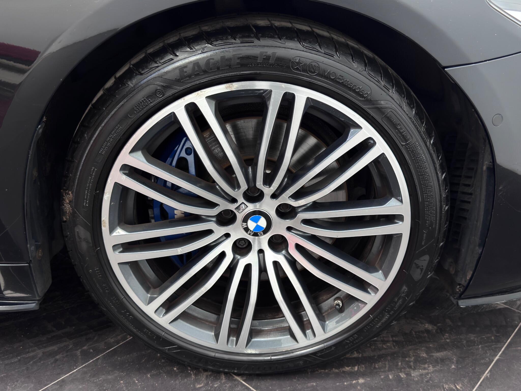 BMW 5 Series view 61