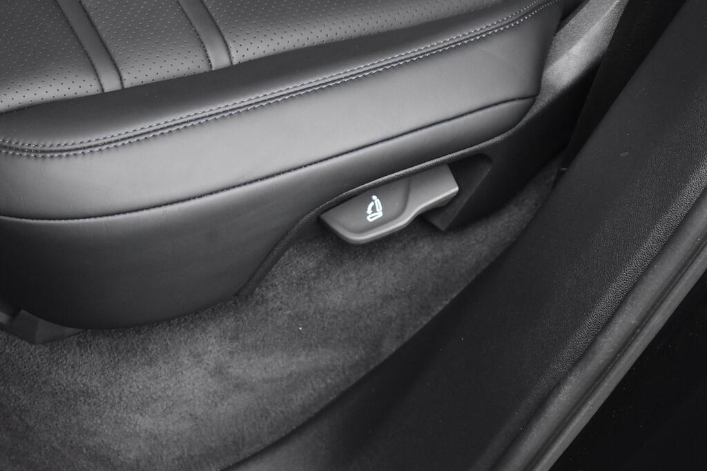 Porsche Cayenne view 57