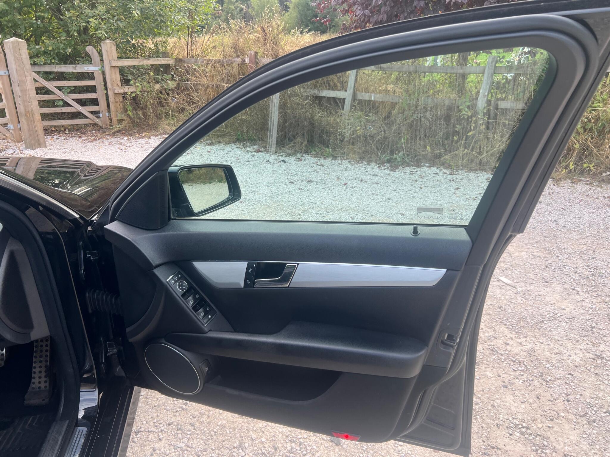 Mercedes-Benz C Class view 24