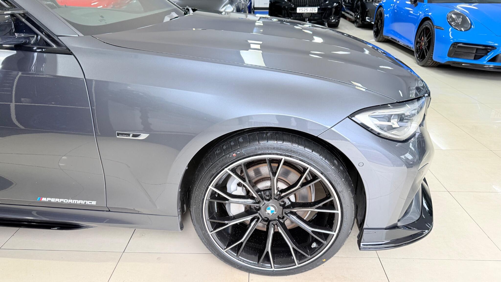 BMW 3 Series view 44