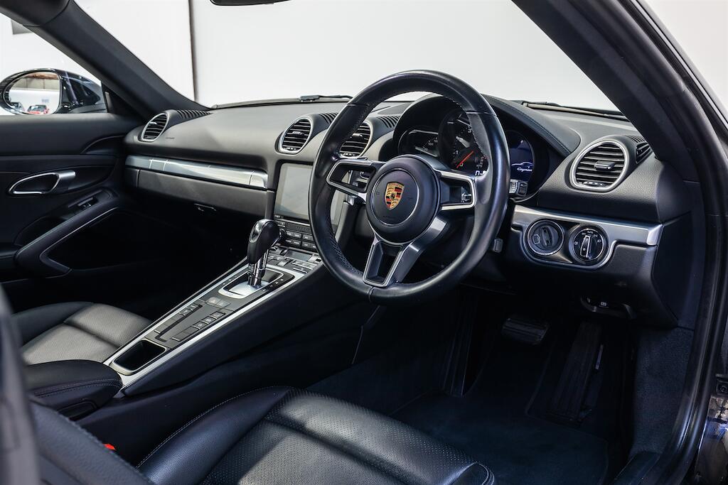 Porsche Cayman view 8
