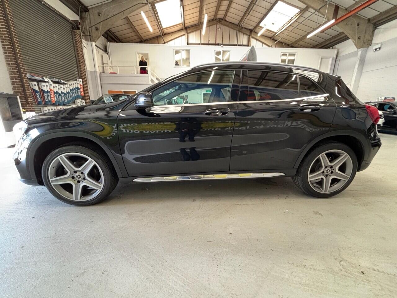 Mercedes-Benz GLA view 8