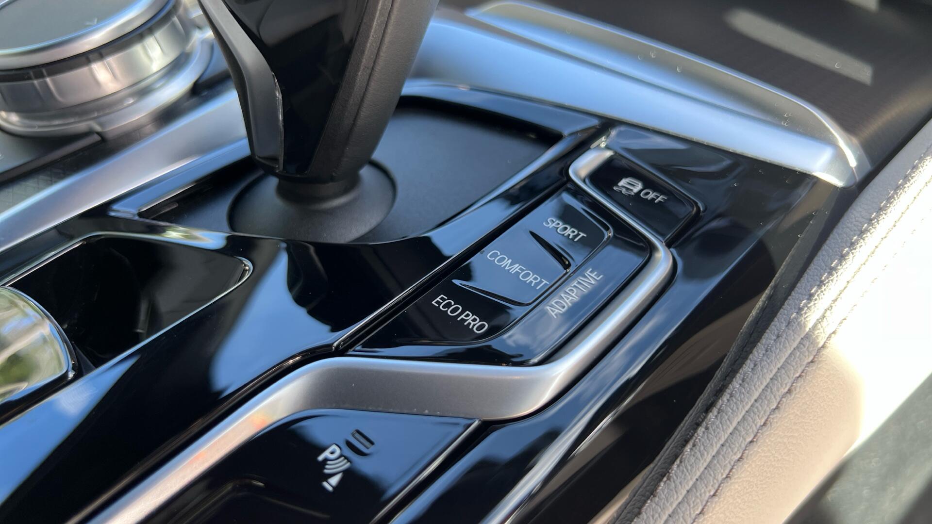 BMW 5 Series view 19