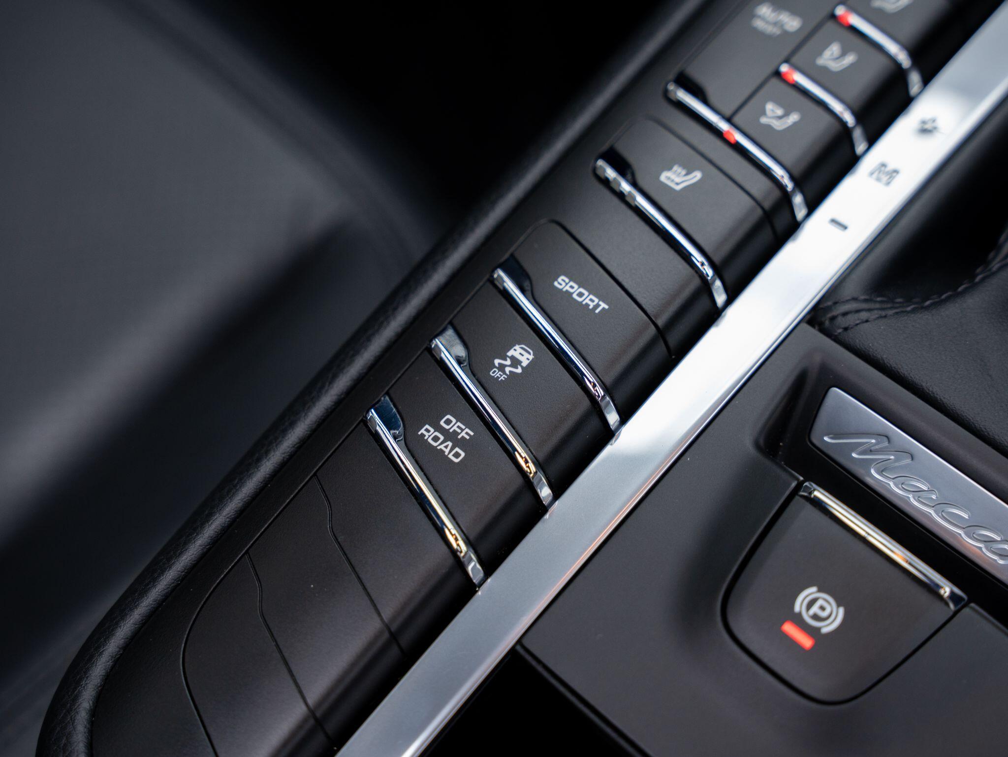 Porsche Macan view 24