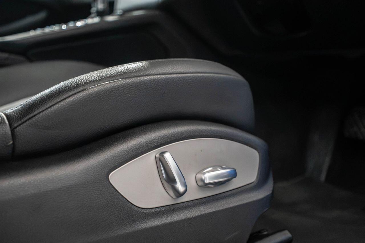 Porsche Macan view 12