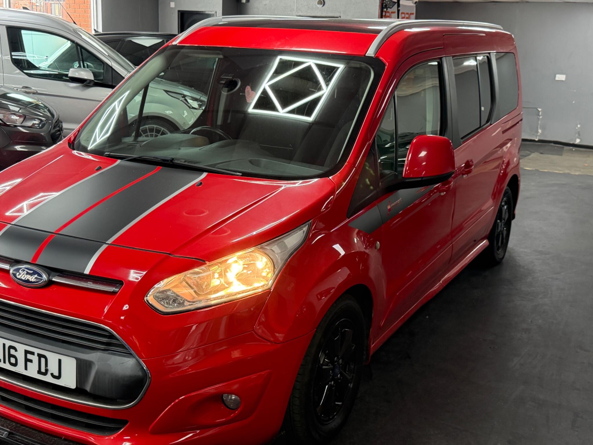 Ford Grand Tourneo Connect view 8